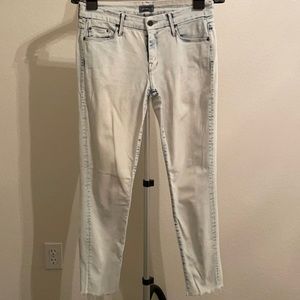 Mother Looker Ankle Fray. Out of the Box. Size 28